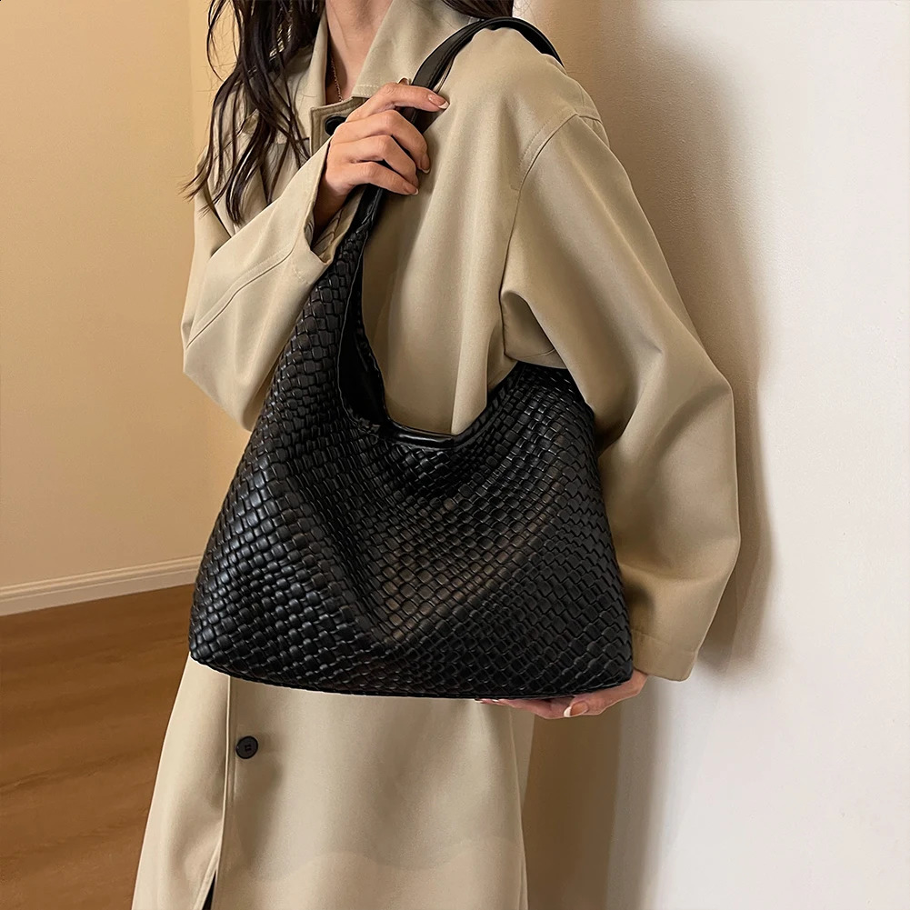 Womens Shoulder Bag Large Capacity Casual Bag with Pocket PU Womens Handbag Soft Backpack Stray Bag 240904