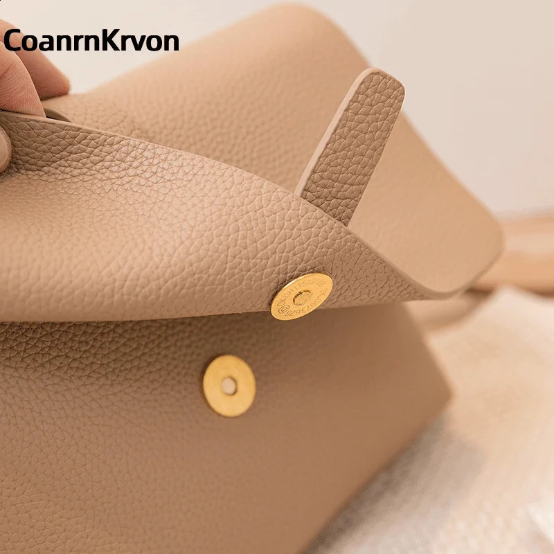 Fashion niche lamp single shoulder Versatile leather carrying cross body bag womens handbag for sale 240821