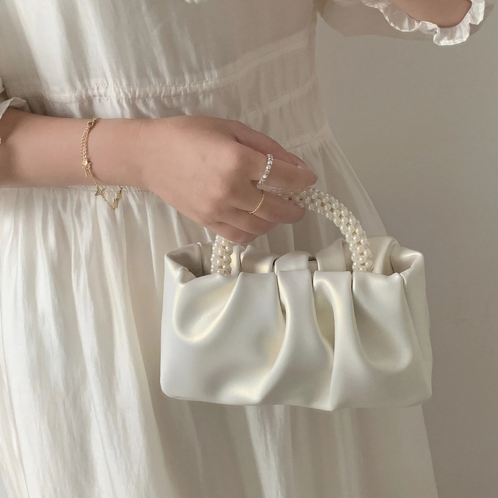 Pearl Handbag White Folding Cloud Handbag Womens Temperature Shoulder Bag Clutch 241105
