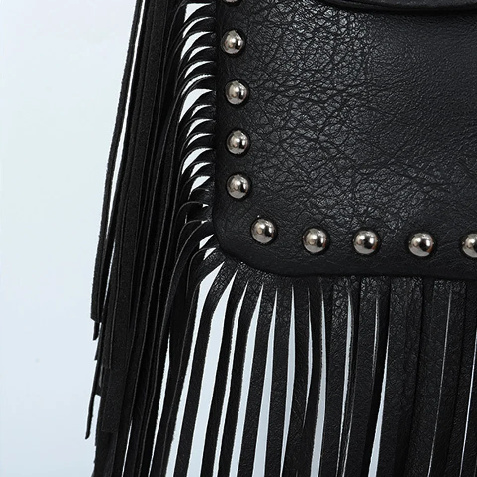European and American fashion trend soft leather rivet tassel bag chain strip single shoulder crossbody small womens 240821ZYl