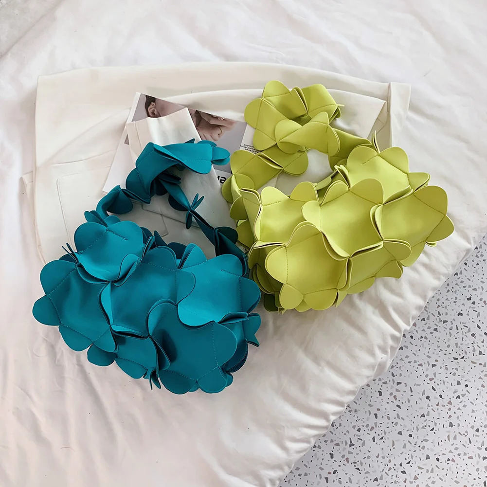 Shoulder Bags Women Solid Color Nylon Fabric Petals Korean Style Fashion Bag Underarm Female Outdoor Hobos Trending 240821