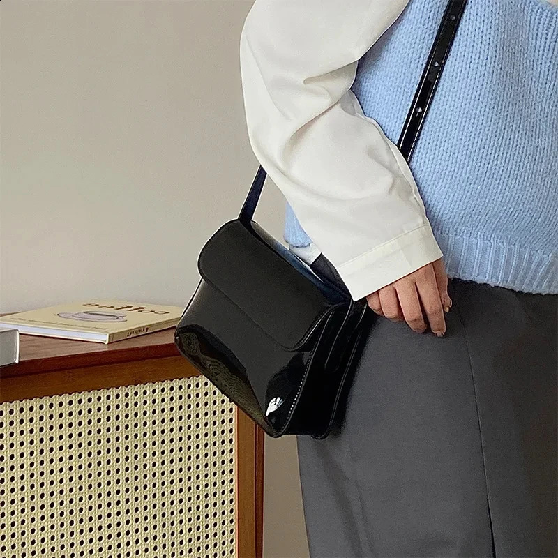 Fashion Patent Leather Lady Sling Bag Pu Leather Women Phone Crossbody Bag Small Ladies Flap Shoulder Messenger Bag Bolsas Red 240822