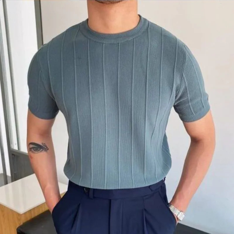2024 Mens Top Summer Vertical Striped Short-sleeved Knitted Polo Shirt Mens Casual Mens Short-sleeved T-shirt 240821