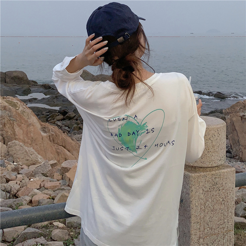 autumn new Korean version thin hem slit round neck long sleeved sweatshirt women's pullover love print top trend dongdumaoyi