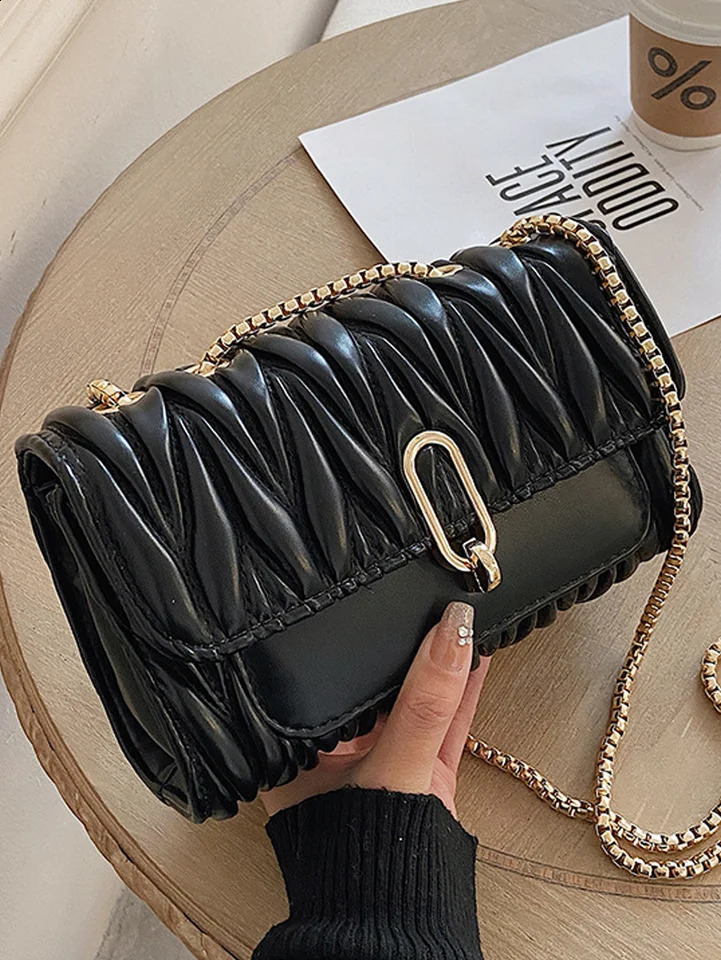 Bag Womens 2024 Trendy and Versatile Crossbody Wrinkled High end Feeling Explosive Handbag 240821