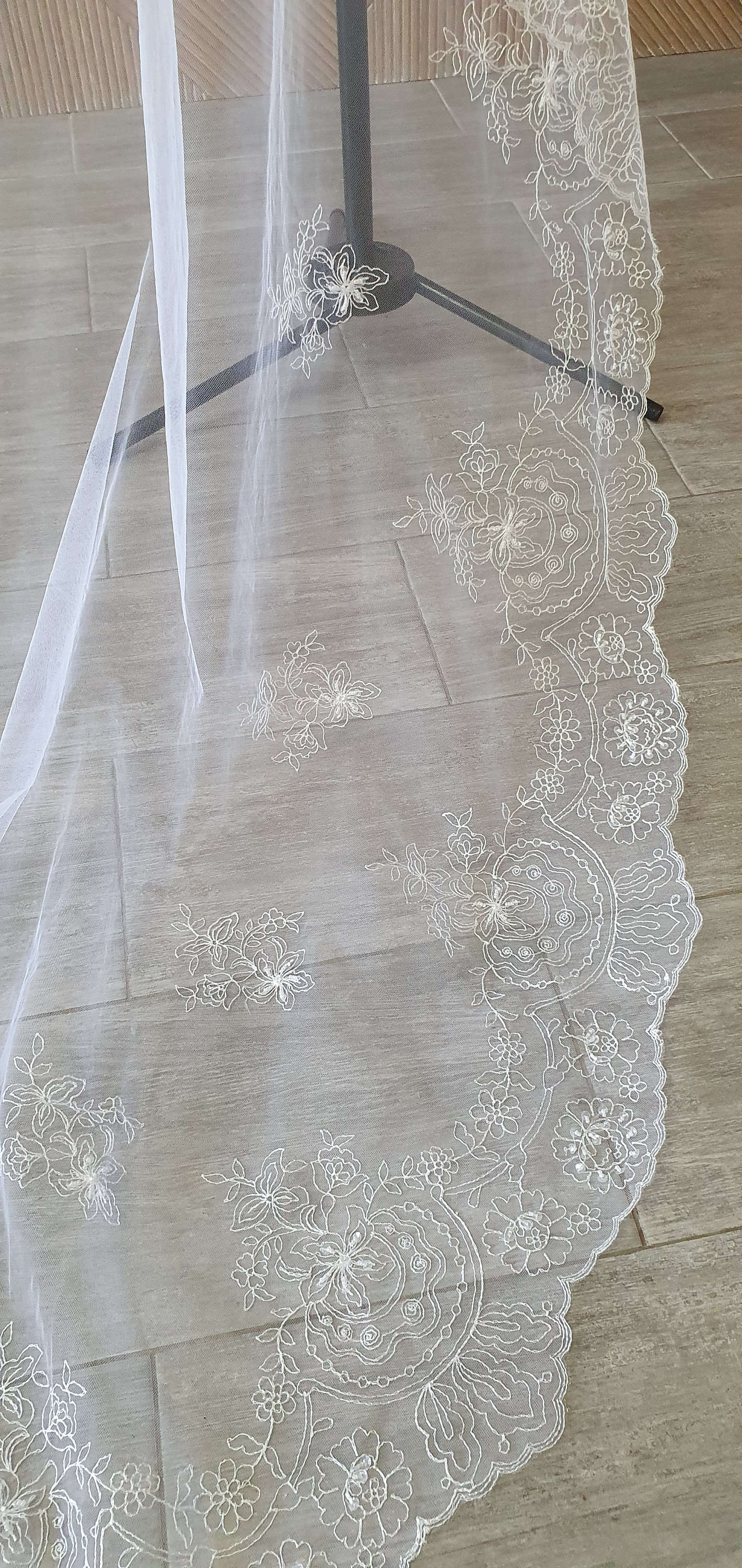 Simple Lace Wedding Veil Special Cut Royal Bridal Veil with Comb Appliques Veil 2M White Ivory Wedding Accessories For Women Custom Made