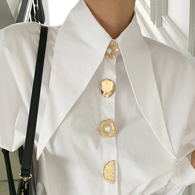White Elegant Pearl Women Shirts Korean Sharp Corner Collar Loose Long Sleeve Ladies Blouse Y2k Fashion Chic Female Tops 240821