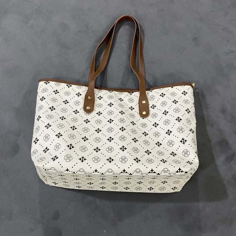 Large capacity premium womens handbag 2024 fashion version single shoulder girl student light commuting handbag Mochila 240822