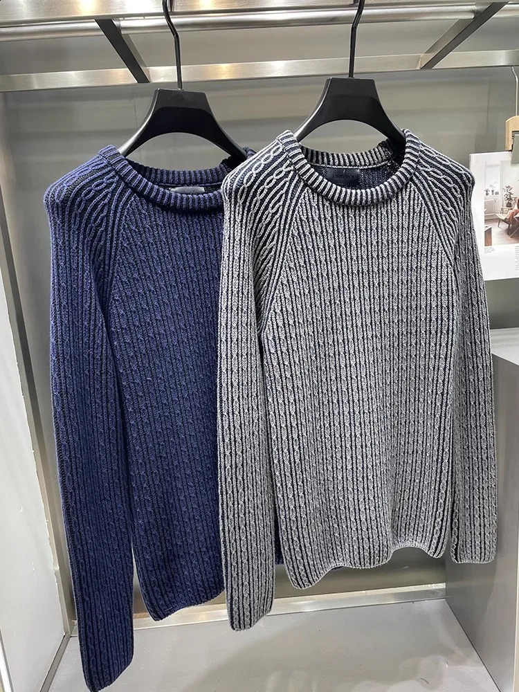 Retro casual mens thick knitted floral top Oneck Harajuku ultrathin slim fit sweater long sleeved autumn 240821