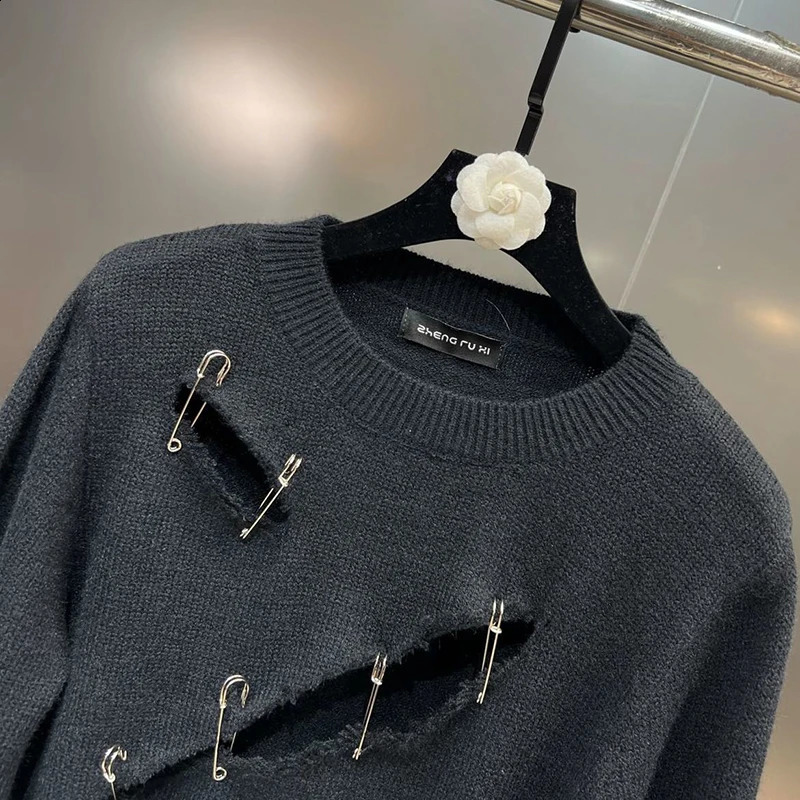 Summer Fall Ripped Hole Pin Men O Neck Long Sleeve Sweater Personality Fashion Hip Hop Punk Oversized Knitted Clothing Top Black 240821