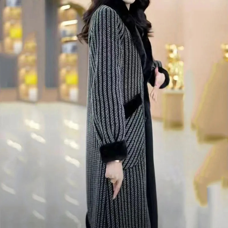 Oversized Womens Cashmere Thick Woolen Coat Autumn Winter Warm Striped Woolen Jacket Female Casual Long Cold Parka Overcoat 240822