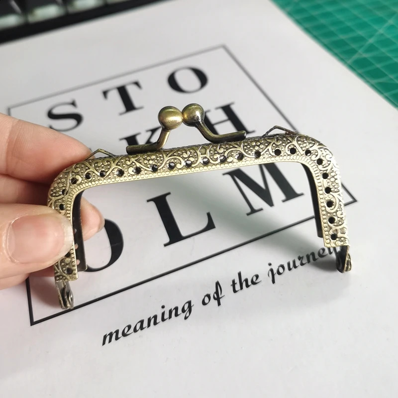 10 pieces/batch 8.5cm antique bronze silver square metal wallet frame Knurling straight edge kiss buckle DIY bag accessories 240821