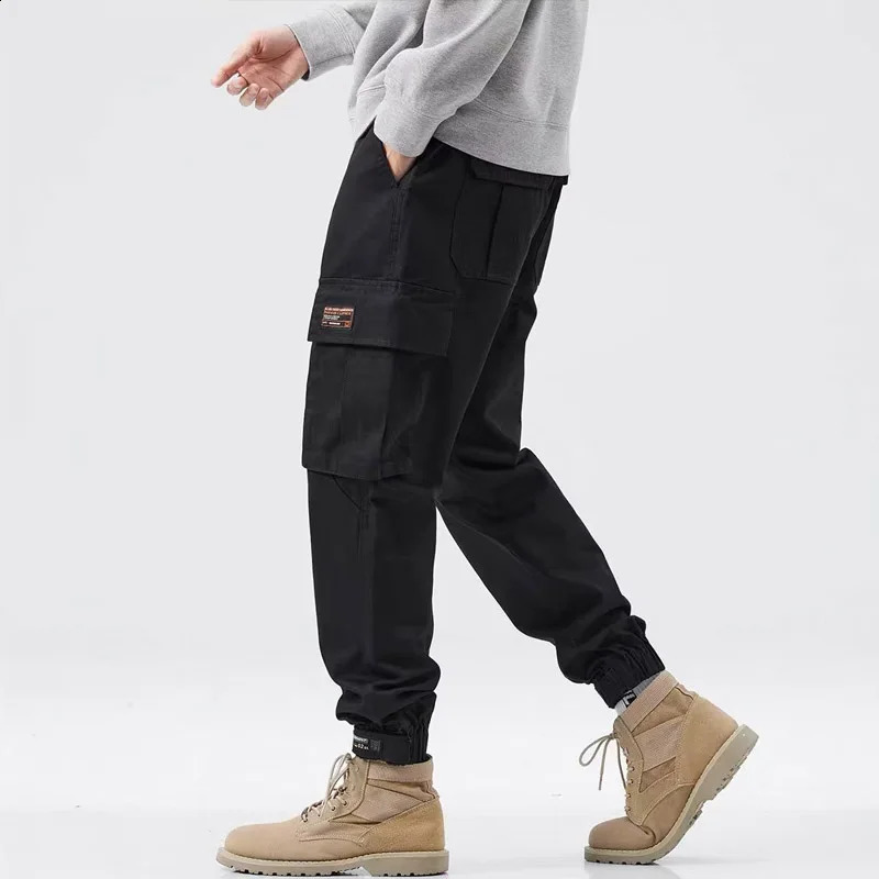 Retro Fashion Printed Letter Multi Pocket Stickers Mens Cargo Pants Classic Loose Straight Tube Casual Trousers 240821