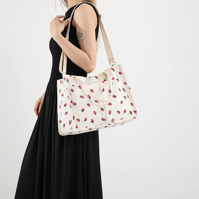 Cute Strawberry Pattern Women Tote Bag Vintage Corduroy Handbags Large Capacity Shoulder Crossbody College Shopper Purses 240821