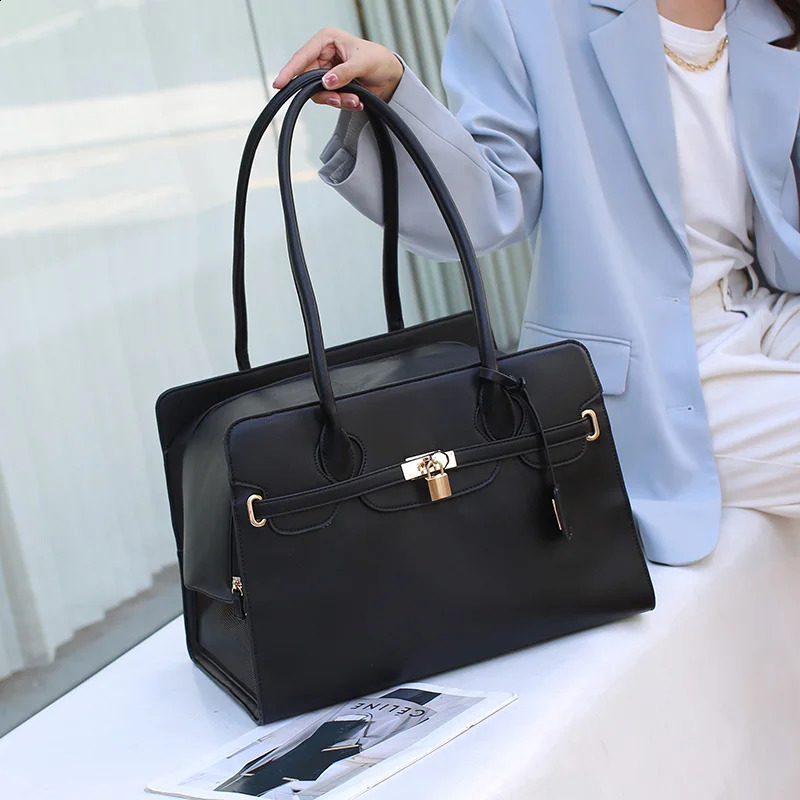 y PU Leather Pet Bag Breathable Handbag For Puppy Cat Fashion Dog One-shoulder Bag Portable Pet Travel Handbag 240821