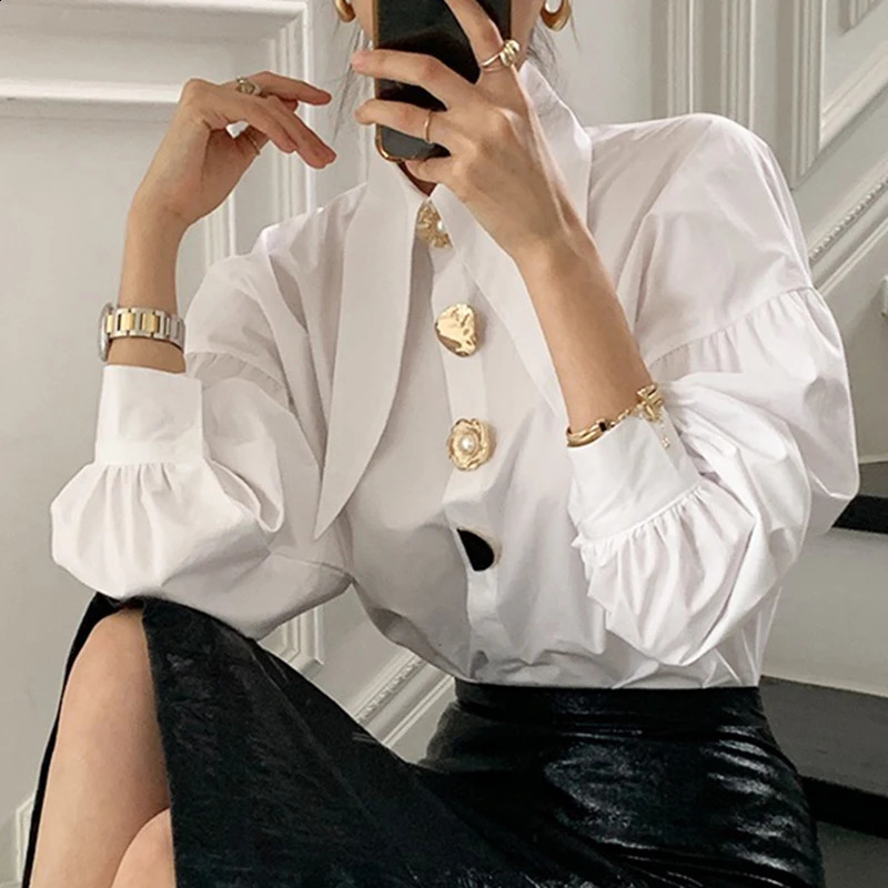 White Elegant Pearl Women Shirts Korean Sharp Corner Collar Loose Long Sleeve Ladies Blouse Y2k Fashion Chic Female Tops 240821