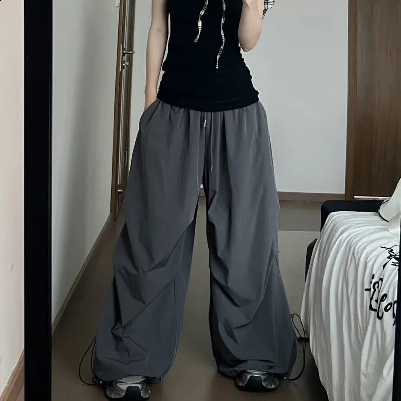 Deeptown Y2k Grey Oversized Women Parachute Pants Wide Leg Korean Fashion Harajuku Baggy Sweatpants Grunge Vintage Trousers 240821