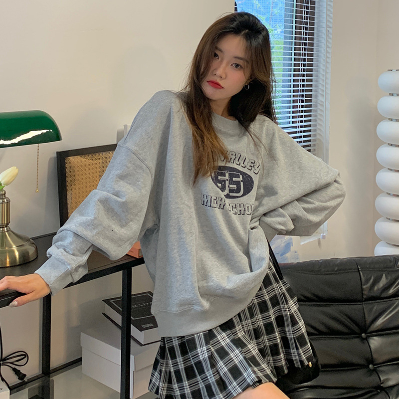Shoulder hugging back collar, American number letter printed round neck hoodie, women's long sleeved autumn thin top dongdumaoyi