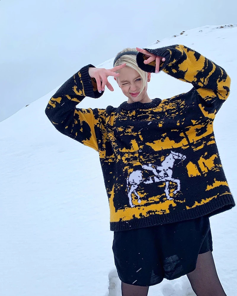 Harajuku Womens Pullovers Sweaters skull star print Womens Knitted Streetwear Oversized Harajuku O Neck Knitwear Men Clothing 240821