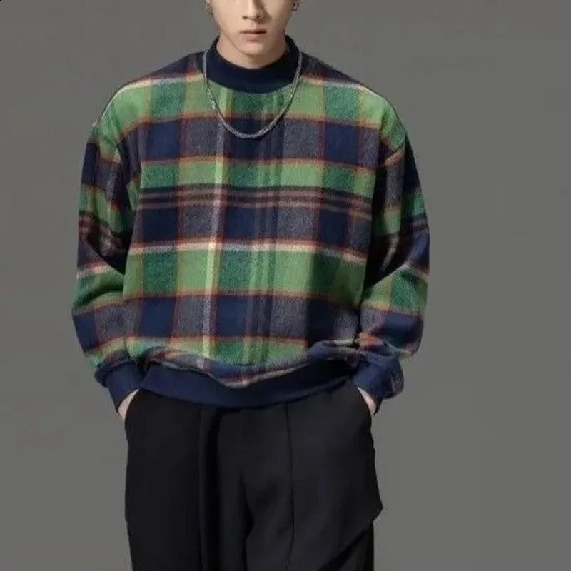 autumn and winter fashion Korean version retro contrasting plaid round neck thick loose fit cool casual mens sweater 240821
