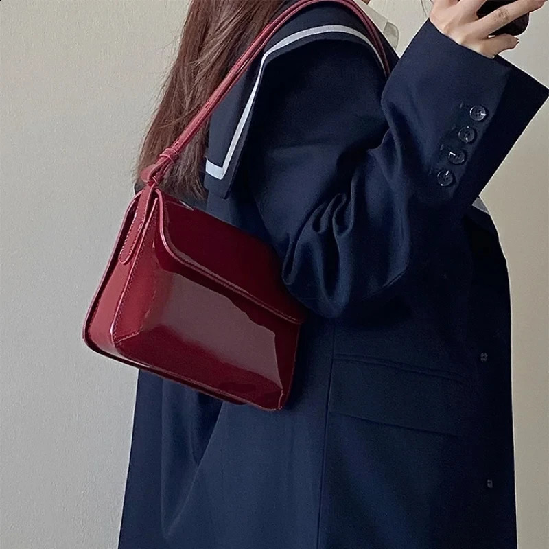 Fashion Patent Leather Lady Sling Bag Pu Leather Women Phone Crossbody Bag Small Ladies Flap Shoulder Messenger Bag Bolsas Red 240822