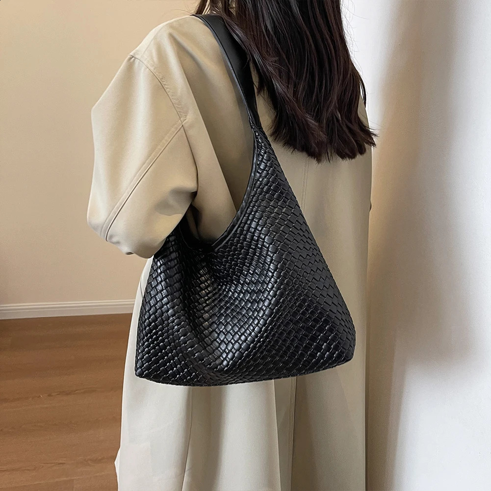 Womens Shoulder Bag Large Capacity Casual Bag with Pocket PU Womens Handbag Soft Backpack Stray Bag 240904