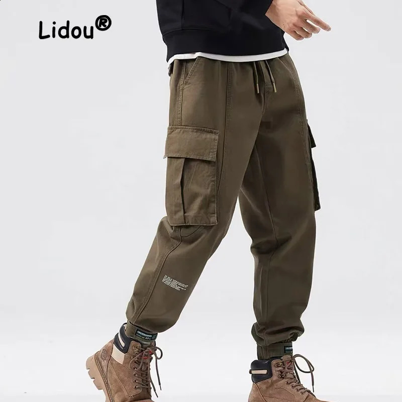 Retro Fashion Printed Letter Multi Pocket Stickers Mens Cargo Pants Classic Loose Straight Tube Casual Trousers 240821