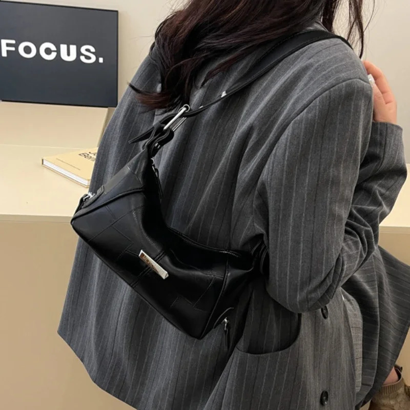England Style Classic PU Thread Shoulder Bag Niche ed Women Winter Warm Tone Underarm Bag Upscale Textured Handle Bag 240821