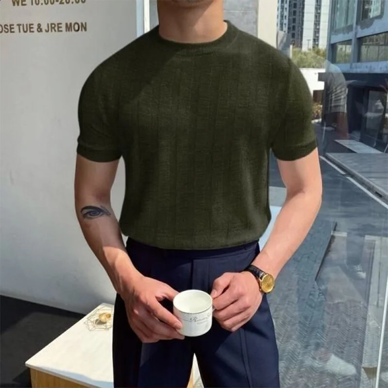 2024 Mens Top Summer Vertical Striped Short-sleeved Knitted Polo Shirt Mens Casual Mens Short-sleeved T-shirt 240821