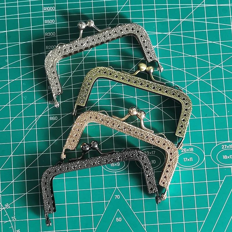 10 pieces/batch 8.5cm antique bronze silver square metal wallet frame Knurling straight edge kiss buckle DIY bag accessories 240821