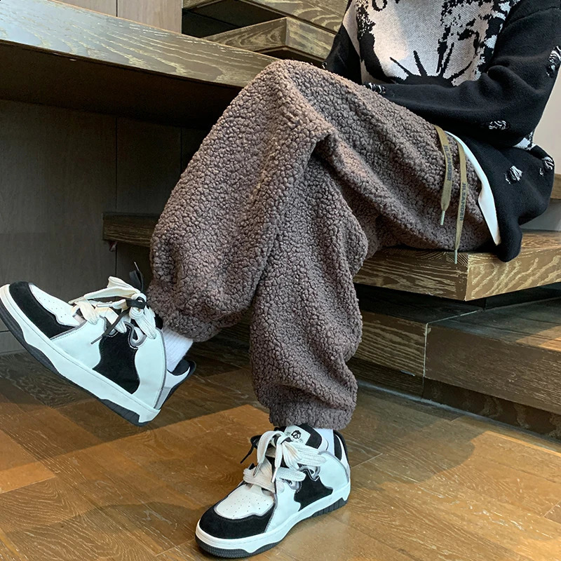 Winter Thickened Pants Men Warm Fashion Retro Lamb Wool Pants Men Oversized Streetwear Loose Straight Pants Mens Thick Trousers 240821