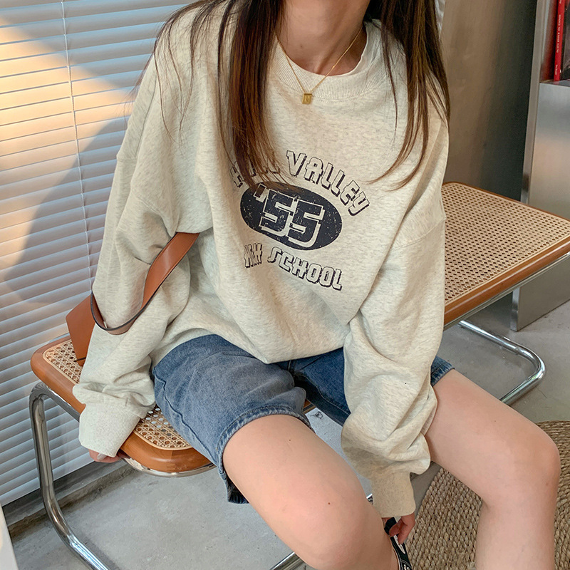 Shoulder hugging back collar, American number letter printed round neck hoodie, women's long sleeved autumn thin top dongdumaoyi