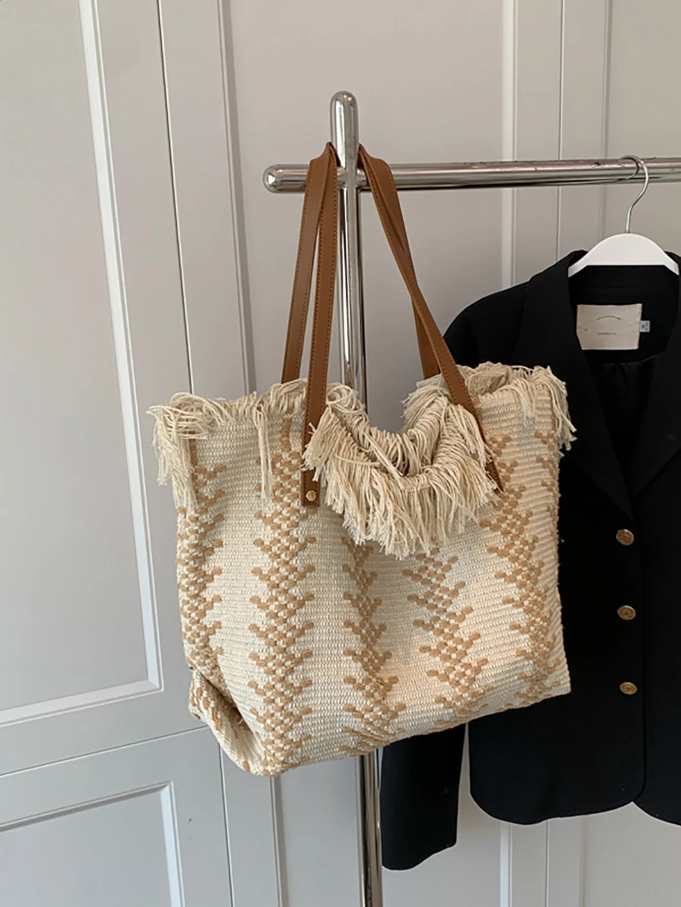 Summer large capacity bag for women 2024 version tassel shoulder versatile commuting canvas tote 240821