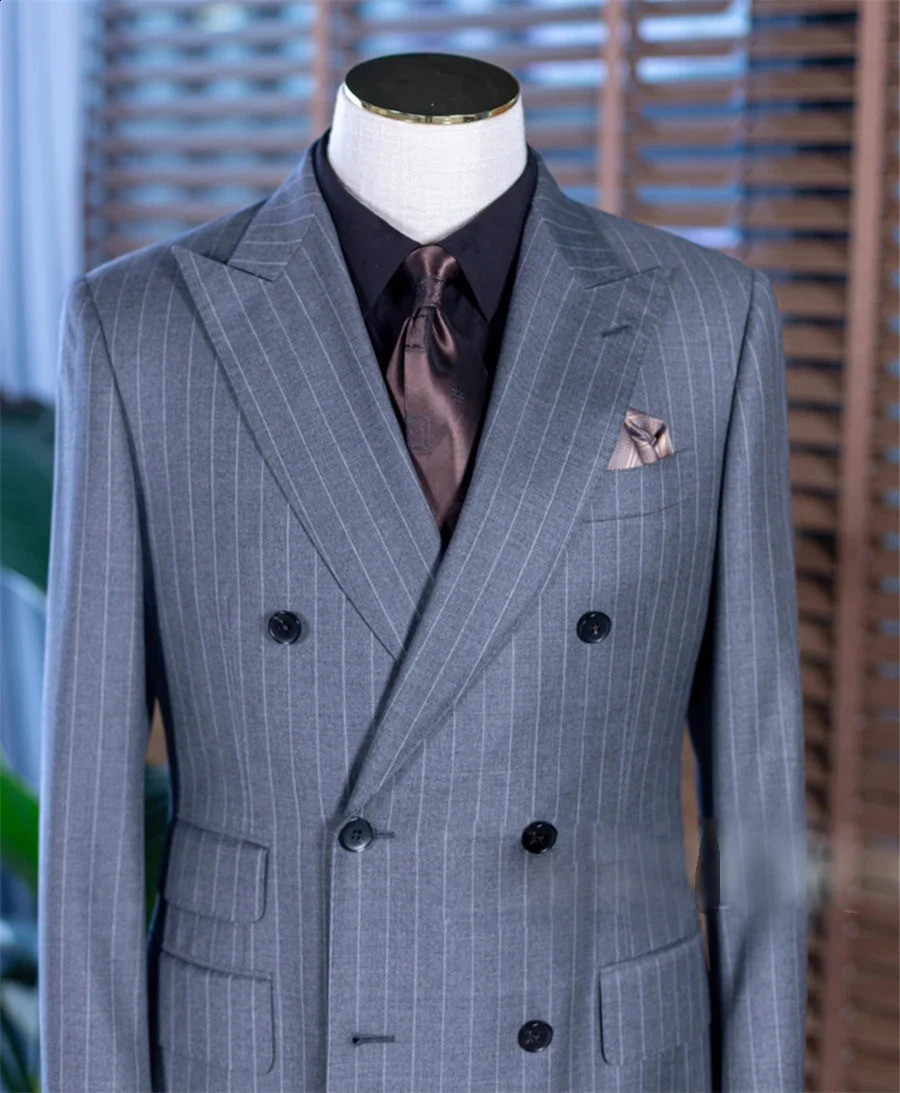 Grey Stripe Mens Suits Double Breasted Classic Business Wear 2pcs Blazer Pants Customized Formal Party Groom Tuxedo For Wedding 240821