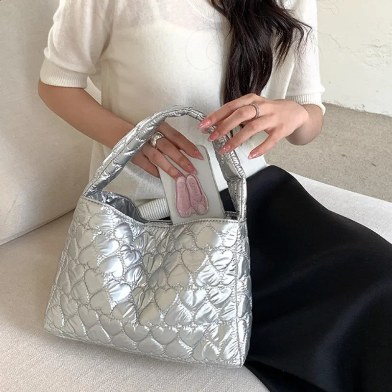 Winter Thick Heart Thread Tote Bag Stylish Silver Lady Soft Handle Hasp Feather Underarm Niche n Casual Pillow 240821