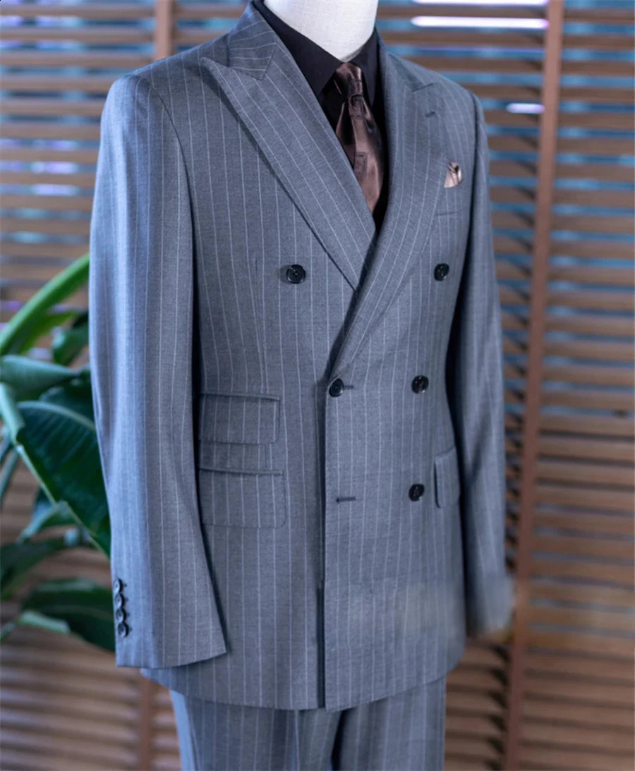 Grey Stripe Mens Suits Double Breasted Classic Business Wear 2pcs Blazer Pants Customized Formal Party Groom Tuxedo For Wedding 240821