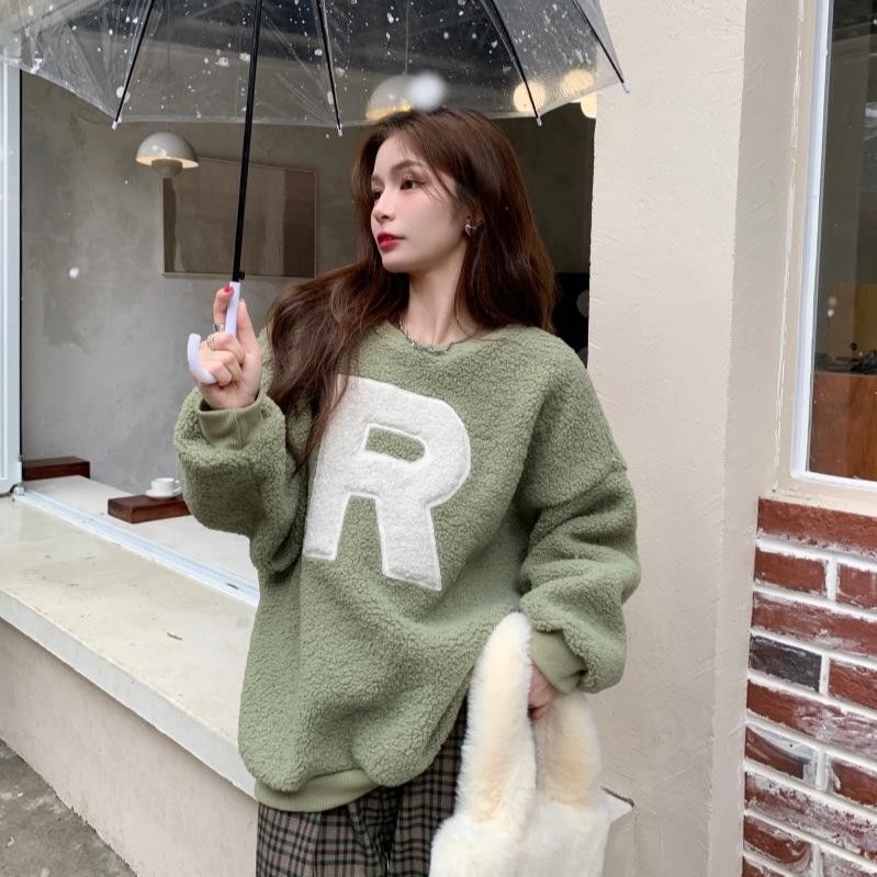 autumn and winter new imitation lamb wool letter thick warm round neck long sleeved sweatshirt for women with lazy style loose top dongdumaoyi
