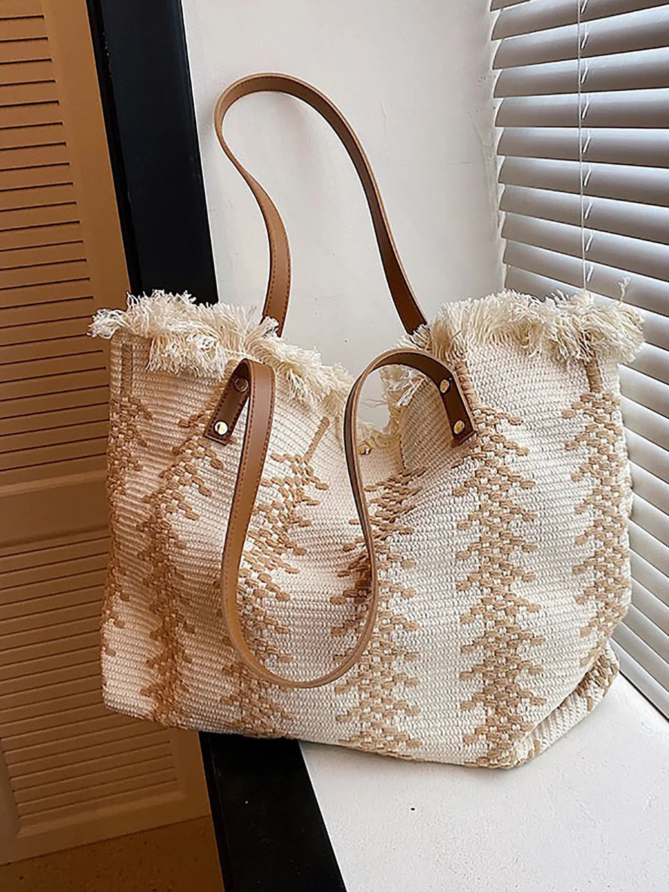 Summer large capacity bag for women 2024 version tassel shoulder versatile commuting canvas tote 240821