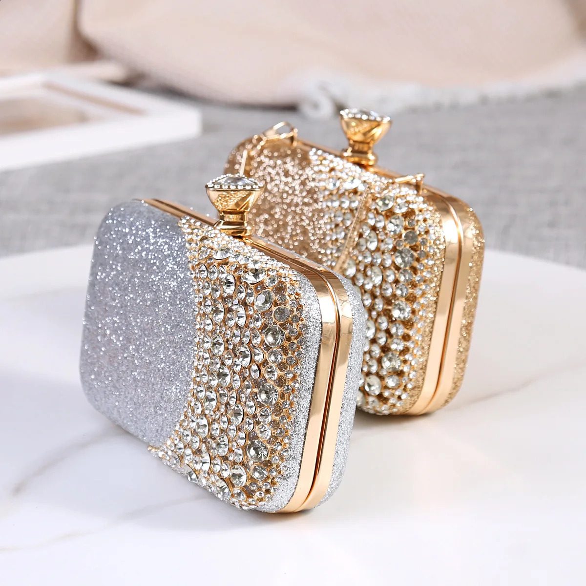 Water Diamond Womens Bag Hollow Style Crystal Evening Chain Shoulder y Party Wedding Day Clutch Wallet Handle 240822