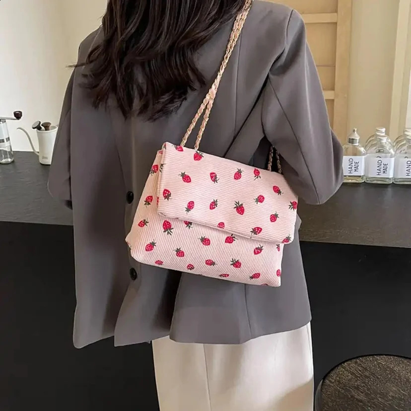 Cute Strawberry Pattern Women Shoulder Bags Big Flap Chains Crossbody Bag Casual Vintage Corduroy Messenger Underarm 2024 240821