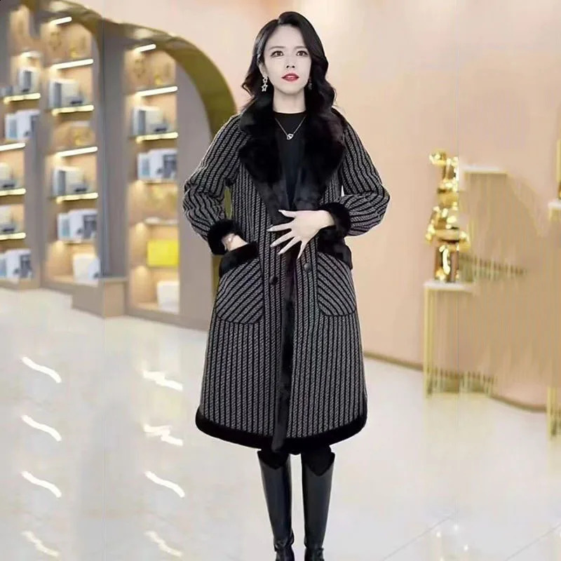 Oversized Womens Cashmere Thick Woolen Coat Autumn Winter Warm Striped Woolen Jacket Female Casual Long Cold Parka Overcoat 240822