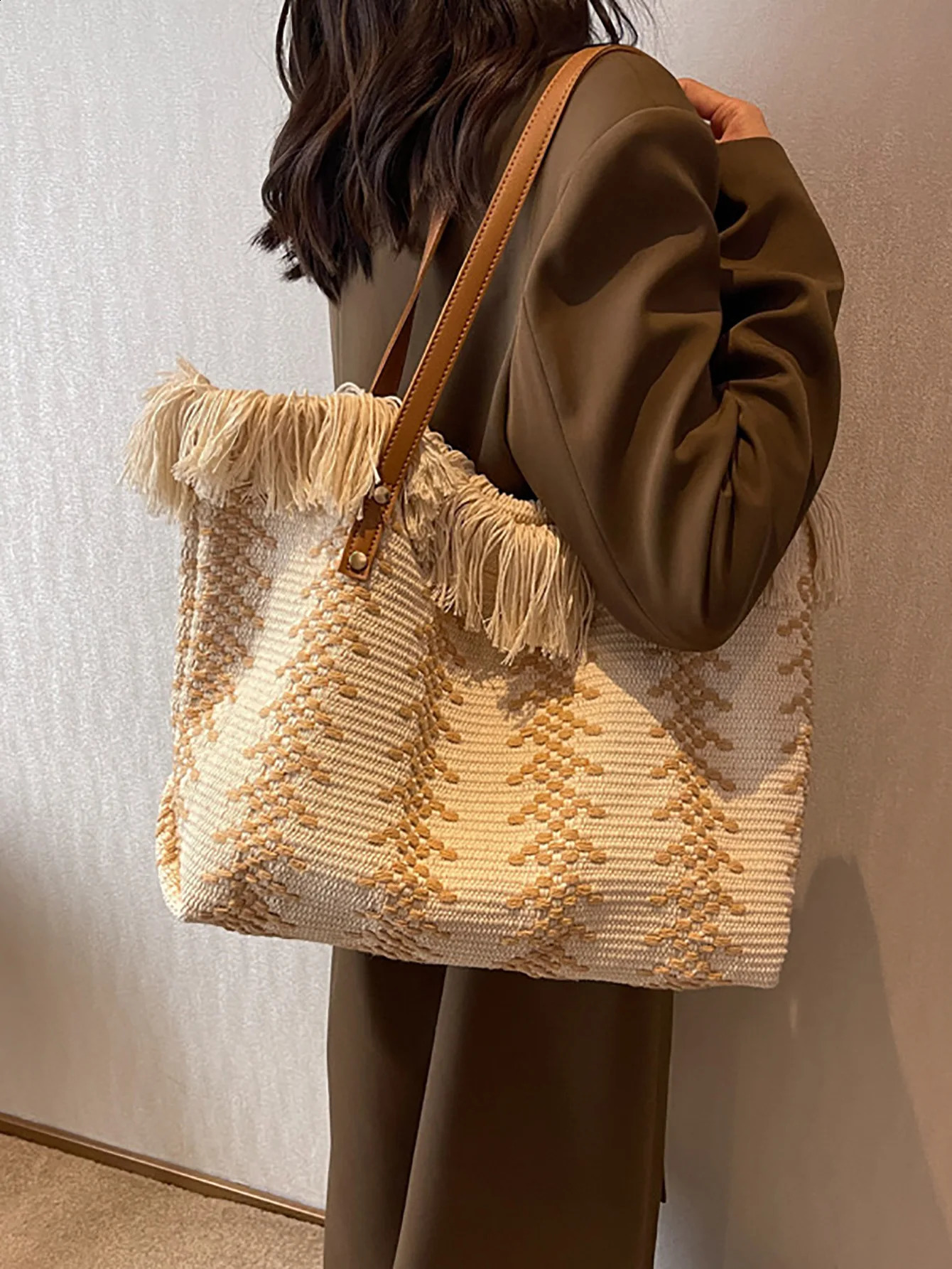 Summer large capacity bag for women 2024 version tassel shoulder versatile commuting canvas tote 240821