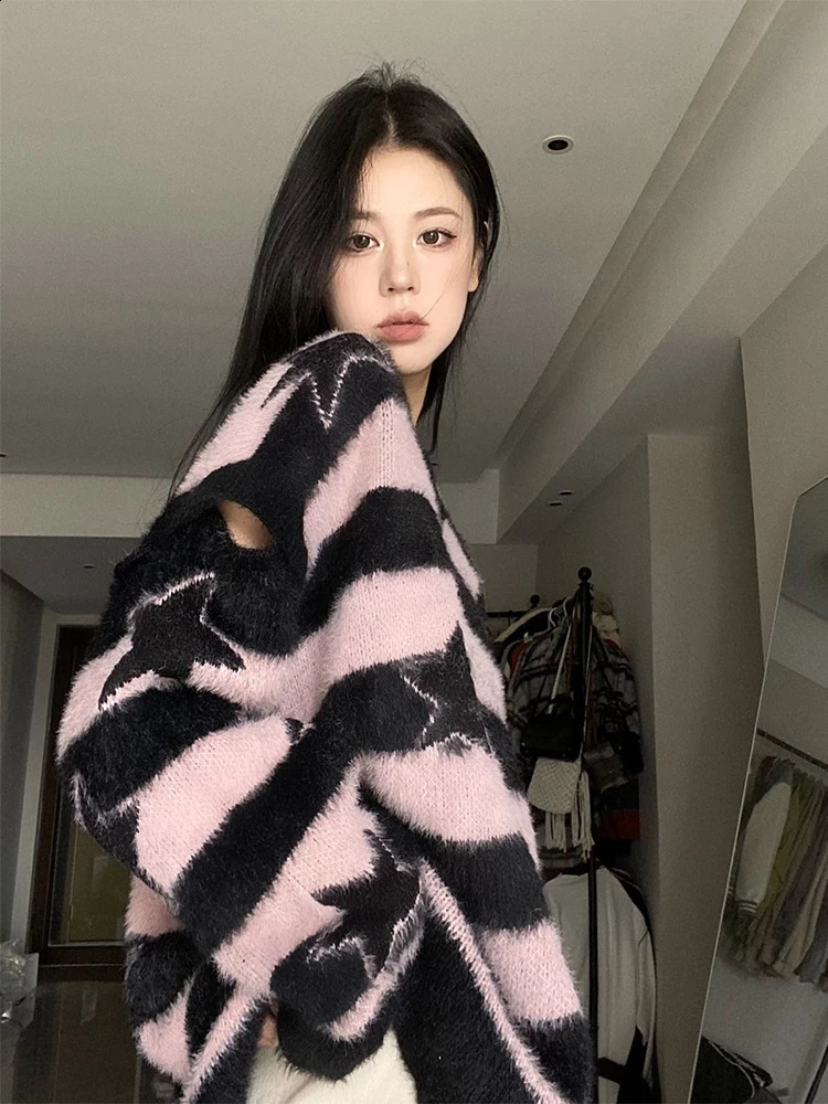 Gothic retro Y2K black and white punk striped star outdoor casual oversized loose womens knitted patchwork sweater 240821