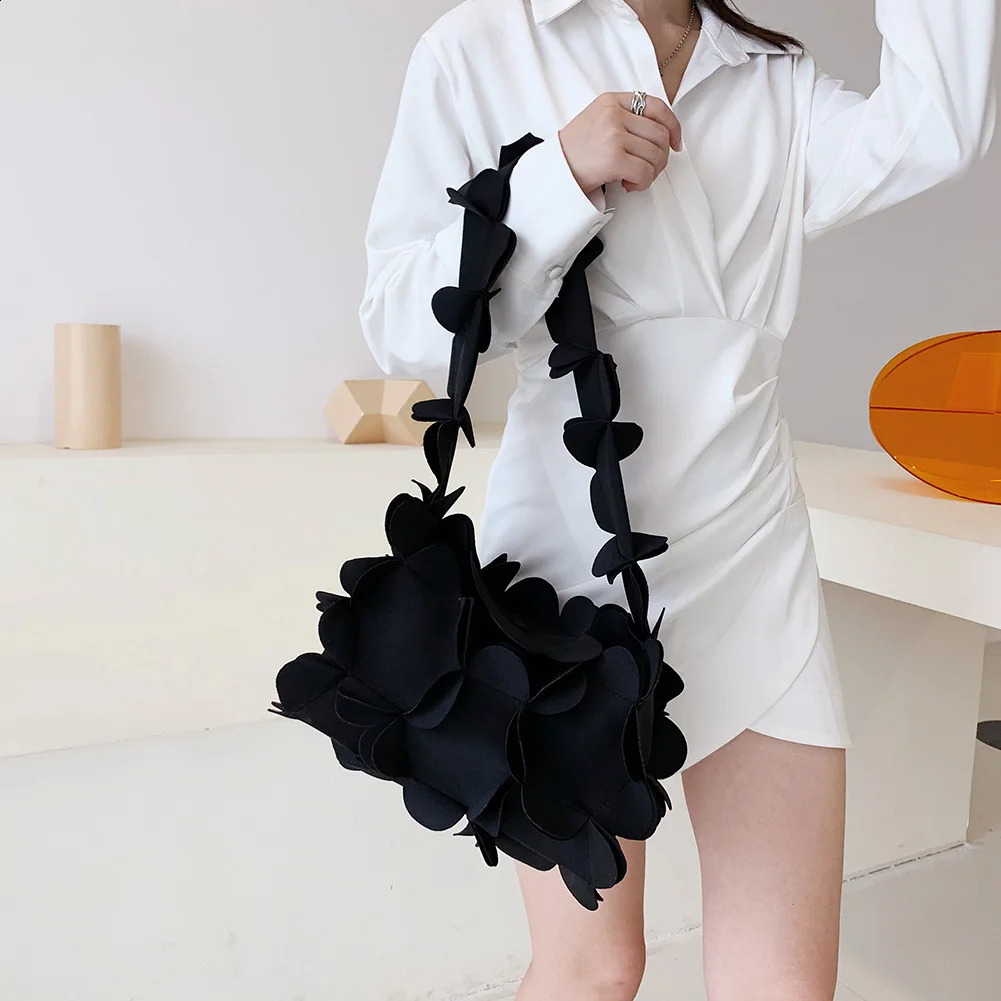 Shoulder Bags Women Solid Color Nylon Fabric Petals Korean Style Fashion Bag Underarm Female Outdoor Hobos Trending 240821