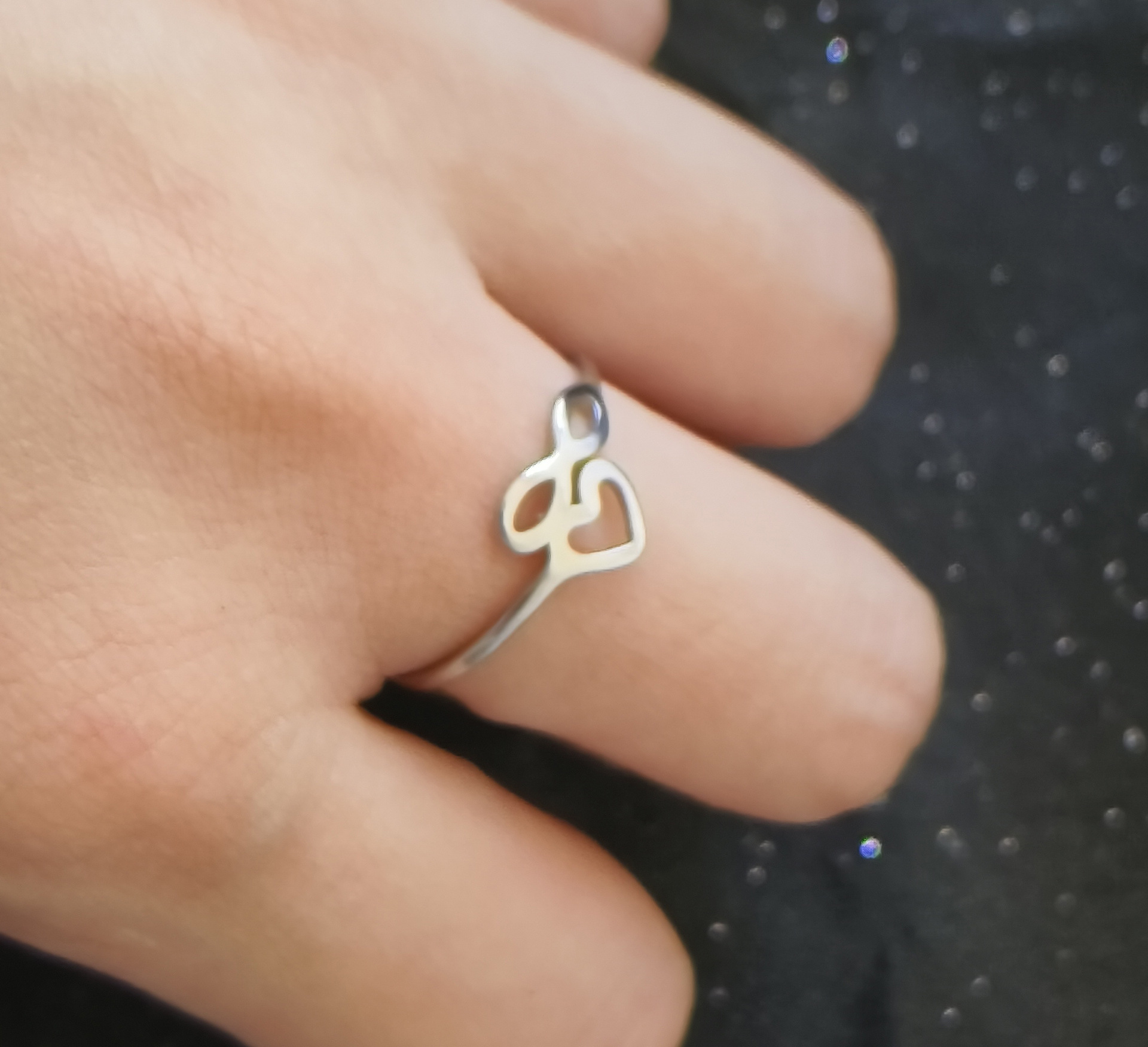 New Women's Light Luxury High End Hollow Love Ring Does Not Fade, High end Upscale Gift for Girlfriend or Wife