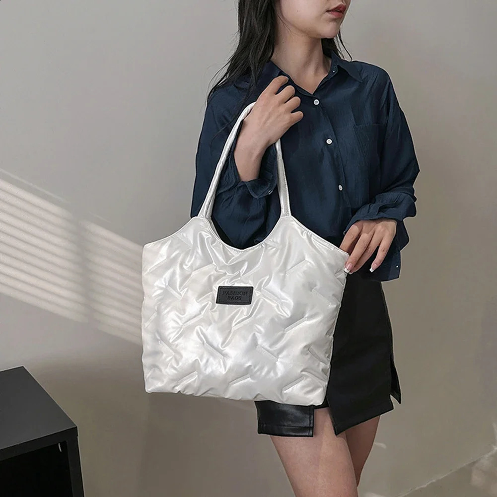 Women Padded Tote Bag Versatile Solid Puffer Bag Big Capacity Quilted Shoulder Bag Casual Winter Commuting Bag 240821