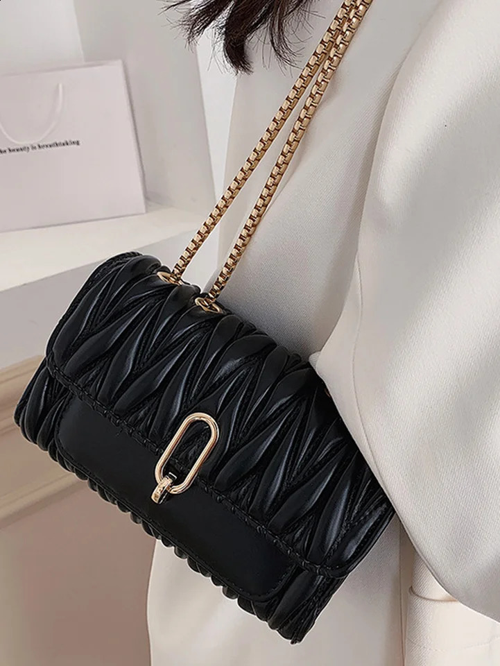 Bag Womens 2024 Trendy and Versatile Crossbody Wrinkled High end Feeling Explosive Handbag 240821