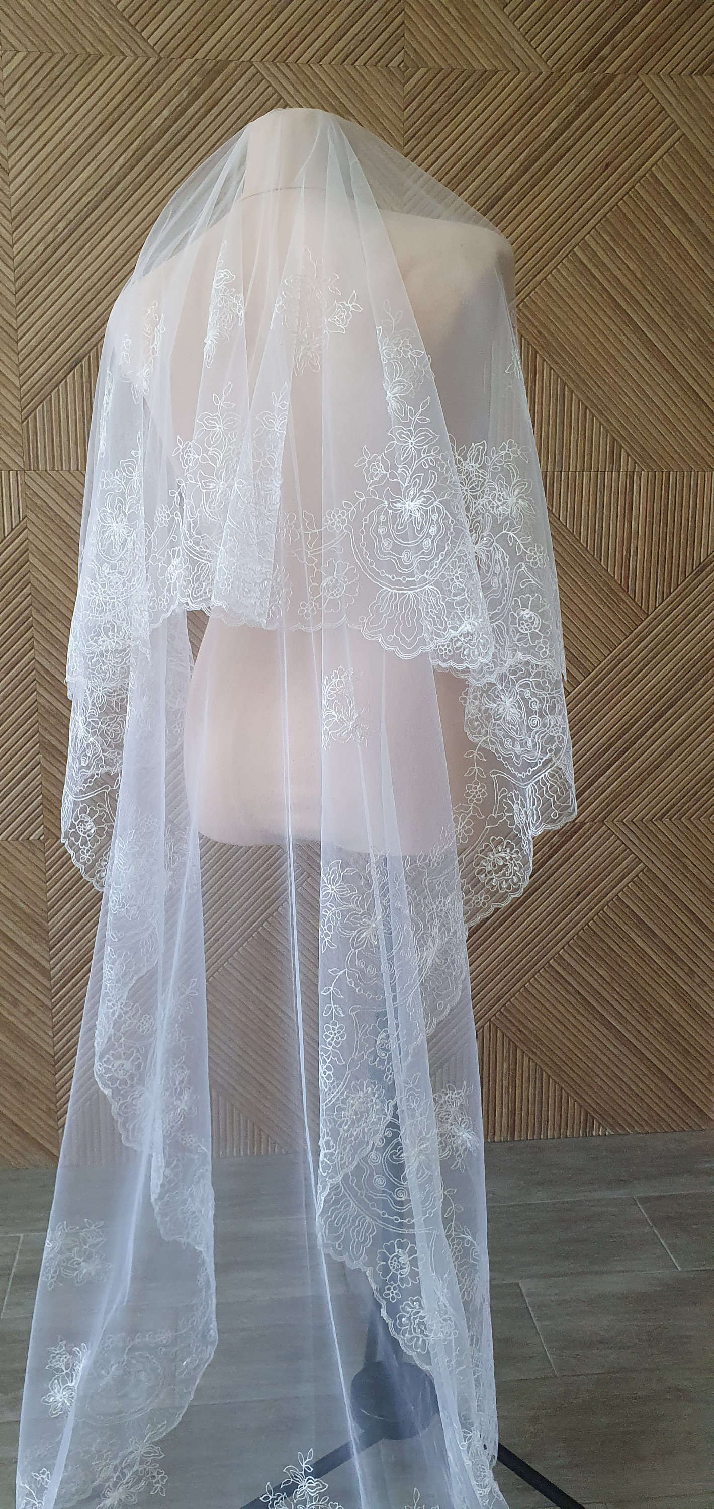 Simple Lace Wedding Veil Special Cut Royal Bridal Veil with Comb Appliques Veil 2M White Ivory Wedding Accessories For Women Custom Made