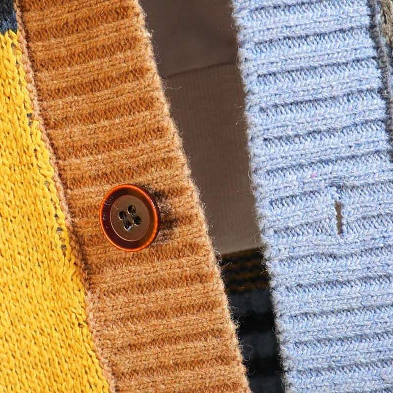 High quality retro knitted jacket with spliced colors mens casual sweater cardigan multicolor loose wool knit 240821