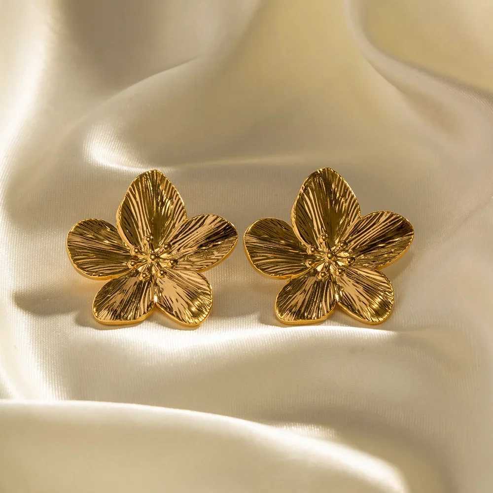 French retro gold flower stud earrings fashionable alloy earrings used for trendy luxury party jewelry X241106